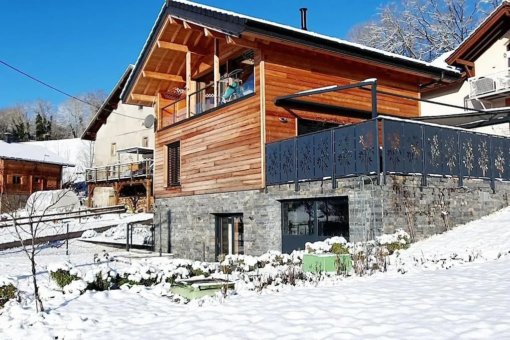 Studio Dans Un Petit Village Entre Annecy - Geneve クリュゼイユ アパート